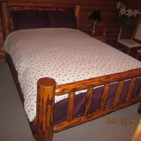 Kamloops Log Home Bed And Breakfast Екстер'єр фото